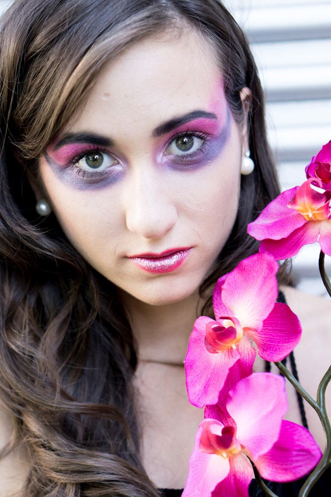 Model trägt professionelles Make-up für Feier in Linz